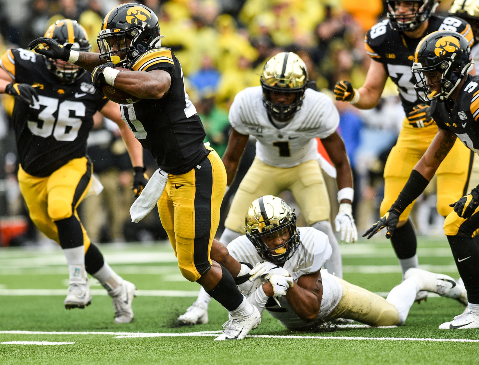 101919-qct-spt-purdue-ia-foot-084a.jpg
